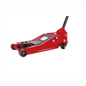 Hidrauliskais domkrats garāžā